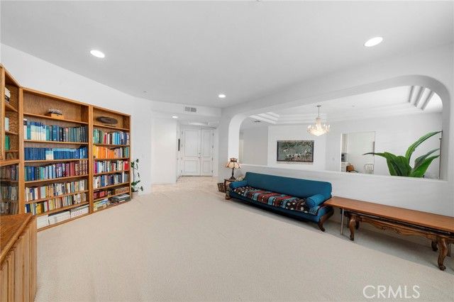 453 S Barrington, Los Angeles, CA 90049