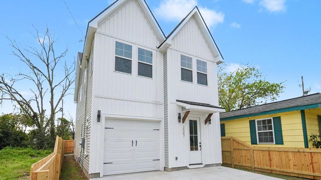 2047 Forest Avenue, North Charleston, SC 29405