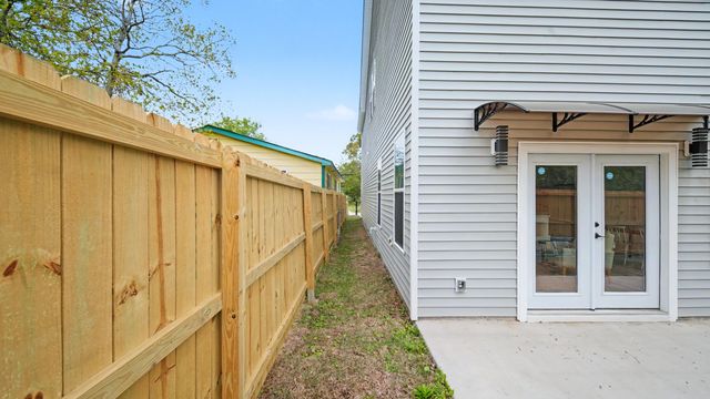 2047 Forest Avenue, North Charleston, SC 29405