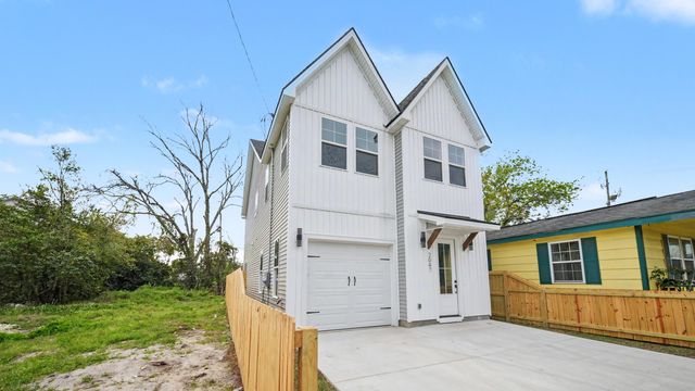 2047 Forest Avenue, North Charleston, SC 29405