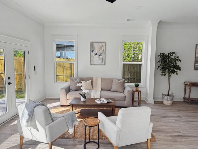 2047 Forest Avenue, North Charleston, SC 29405