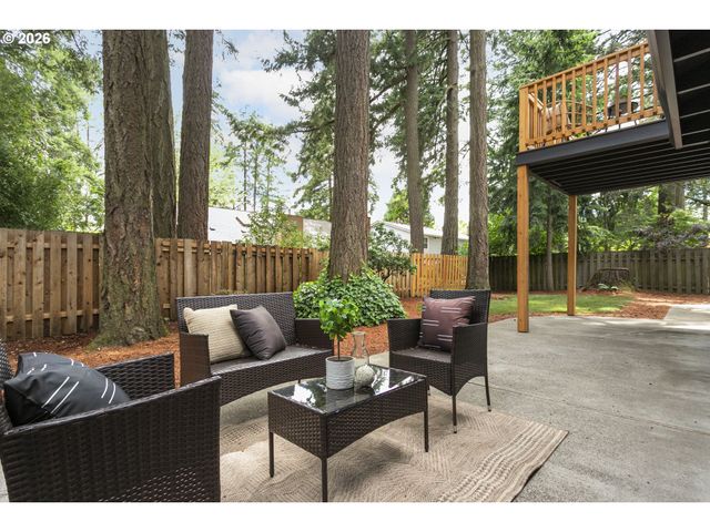 13790 Sw HARNESS Ln, Beaverton, OR 97008