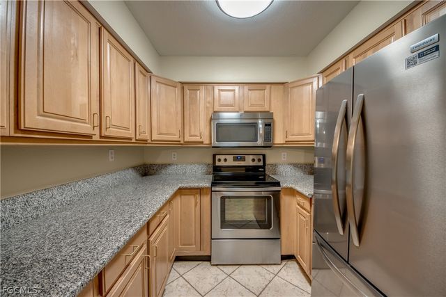 12515 McGregor BLVD 210, Fort Myers, FL 33919