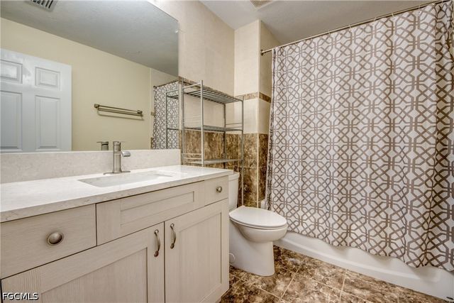 12515 McGregor BLVD 210, Fort Myers, FL 33919