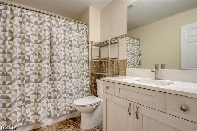 12515 McGregor BLVD 210, Fort Myers, FL 33919