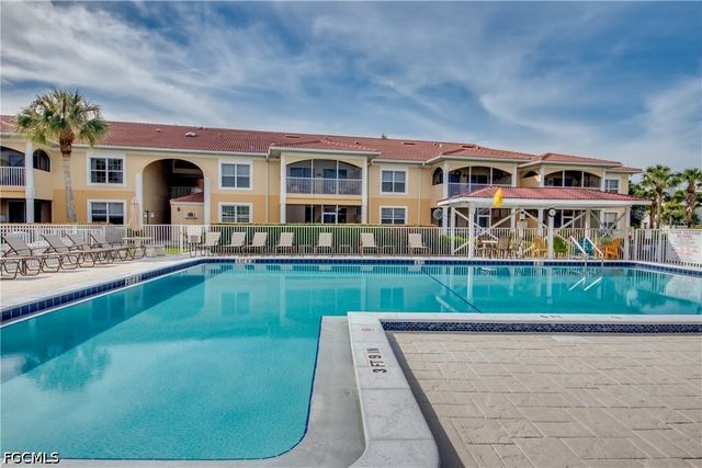 12515 McGregor BLVD 210, Fort Myers, FL 33919