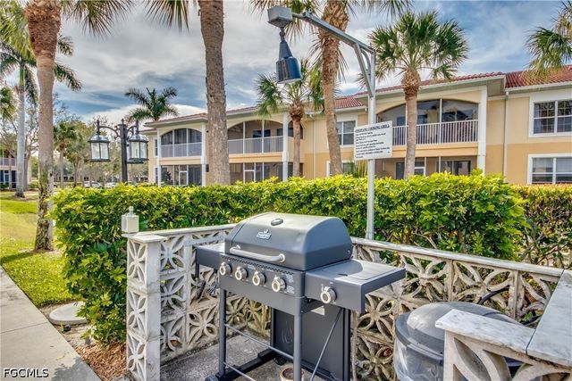 12515 McGregor BLVD 210, Fort Myers, FL 33919