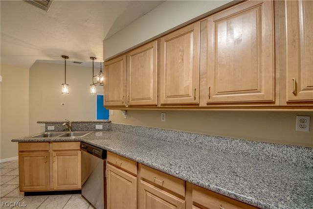 12515 McGregor BLVD 210, Fort Myers, FL 33919