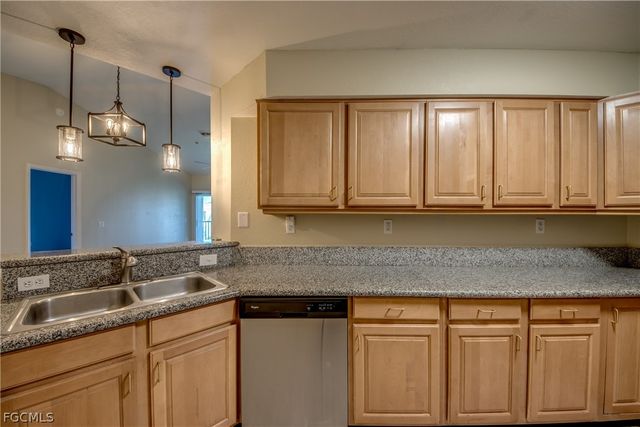 12515 McGregor BLVD 210, Fort Myers, FL 33919