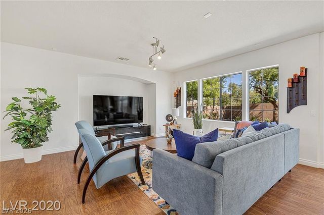 8253 Timely Treasures Avenue, Las Vegas, NV 89178