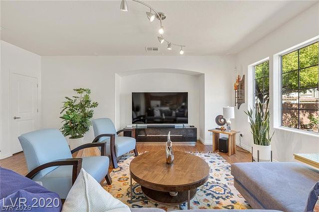 8253 Timely Treasures Avenue, Las Vegas, NV 89178