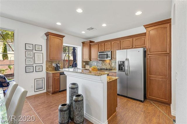 8253 Timely Treasures Avenue, Las Vegas, NV 89178