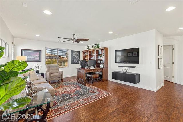 8253 Timely Treasures Avenue, Las Vegas, NV 89178