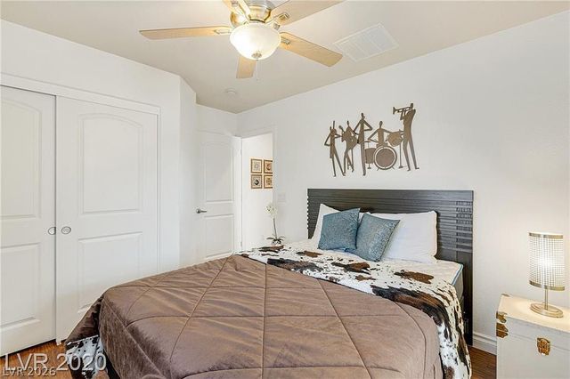 8253 Timely Treasures Avenue, Las Vegas, NV 89178