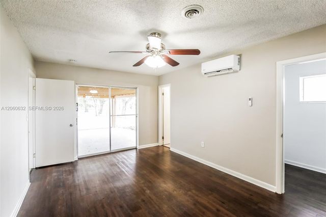 4896 NW 6th Ct, Plantation, FL 33317