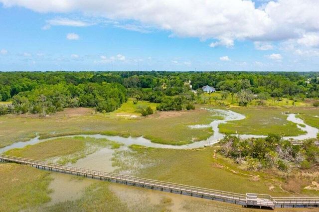 328 Maggie Road, Mount Pleasant, SC 29464