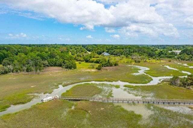 328 Maggie Road, Mount Pleasant, SC 29464