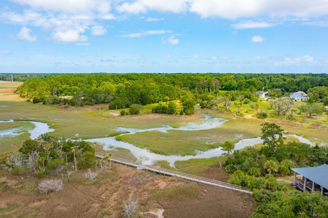 328 Maggie Road, Mount Pleasant, SC 29464