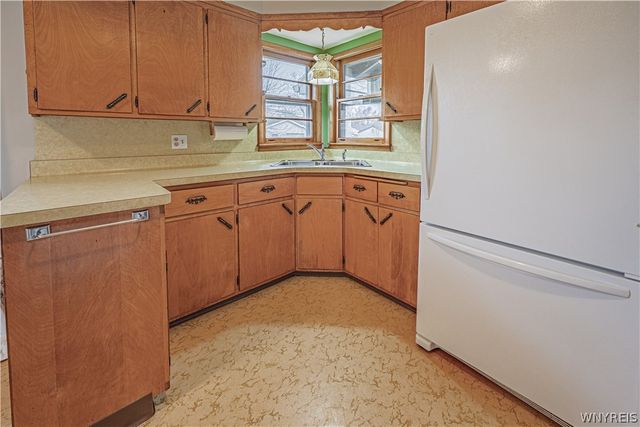 216 Belmont Court West, North Tonawanda, NY 14120