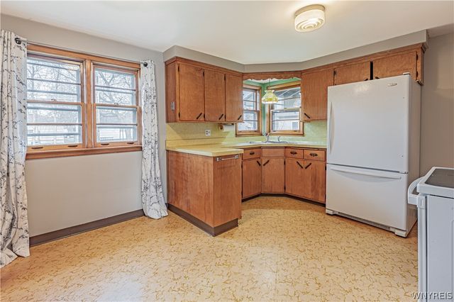 216 Belmont Court West, North Tonawanda, NY 14120