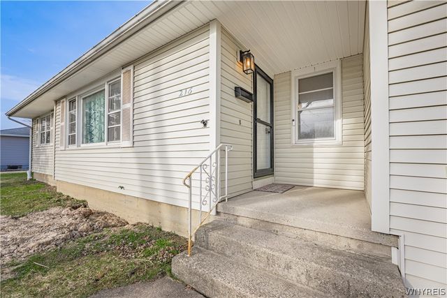 216 Belmont Court West, North Tonawanda, NY 14120