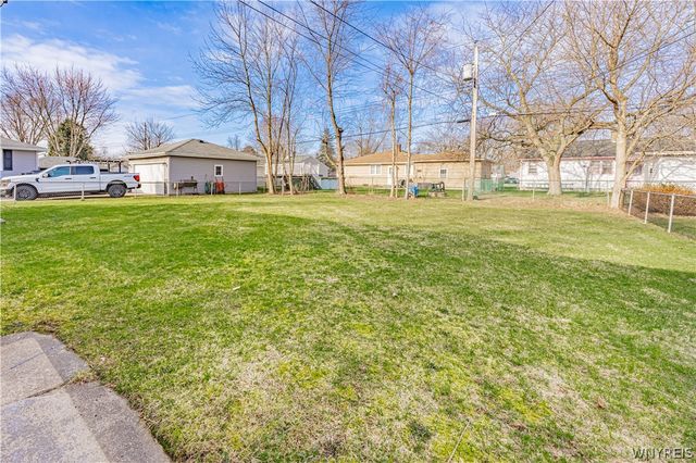 216 Belmont Court West, North Tonawanda, NY 14120