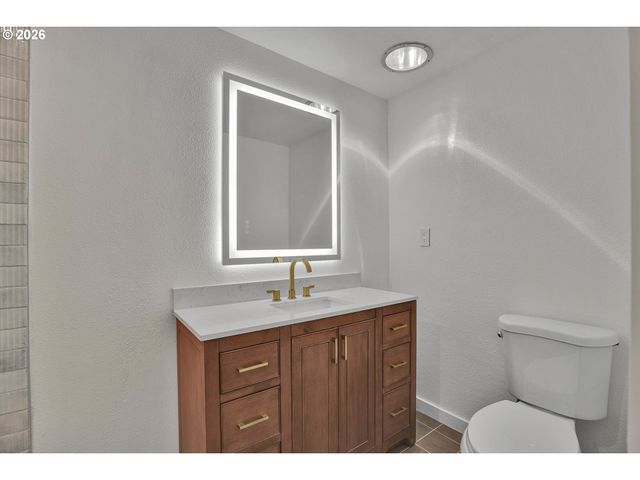 2402 Ne SUMMIT RIDGE Dr, Vancouver, WA 98686
