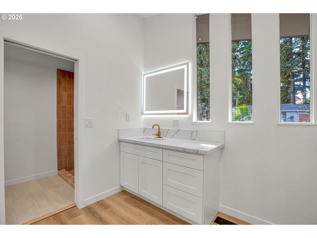 2402 Ne SUMMIT RIDGE Dr, Vancouver, WA 98686