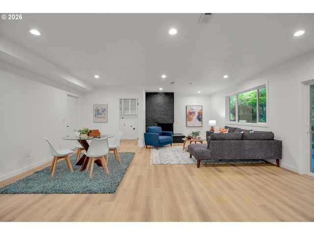 2402 Ne SUMMIT RIDGE Dr, Vancouver, WA 98686