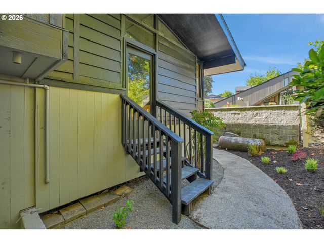 2402 Ne SUMMIT RIDGE Dr, Vancouver, WA 98686