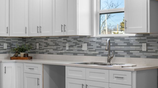 1121 E Thoman Street, Springfield, MO 65803