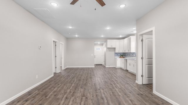 1121 E Thoman Street, Springfield, MO 65803