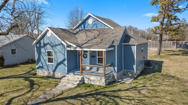 1121 E Thoman Street, Springfield, MO 65803