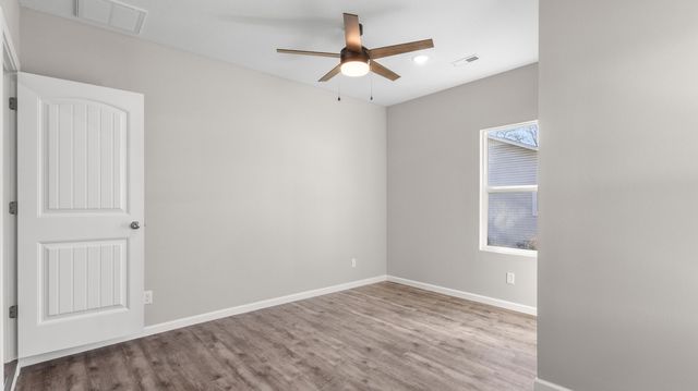 1121 E Thoman Street, Springfield, MO 65803