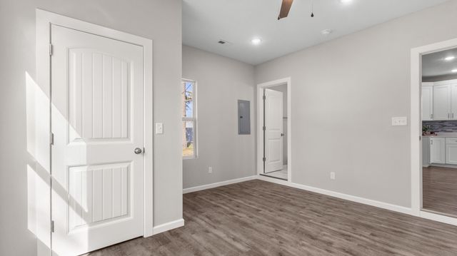 1121 E Thoman Street, Springfield, MO 65803