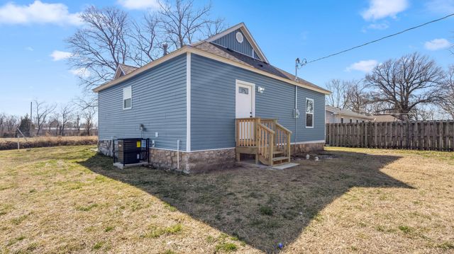 1121 E Thoman Street, Springfield, MO 65803