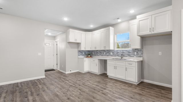 1121 E Thoman Street, Springfield, MO 65803