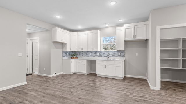 1121 E Thoman Street, Springfield, MO 65803