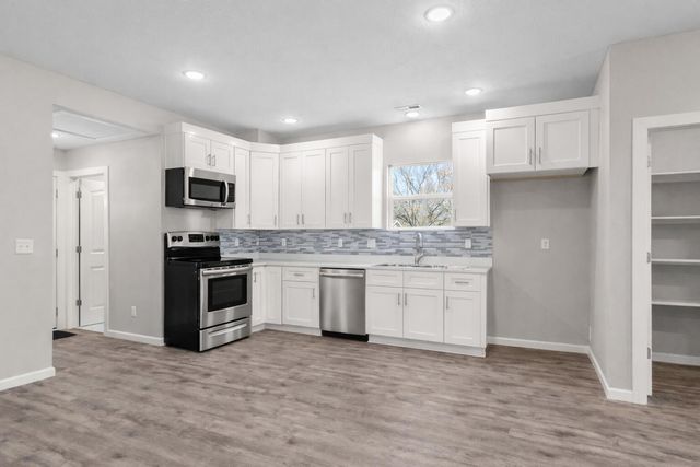 1121 E Thoman Street, Springfield, MO 65803