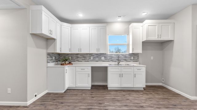 1121 E Thoman Street, Springfield, MO 65803