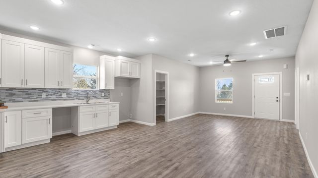 1121 E Thoman Street, Springfield, MO 65803