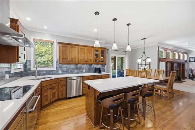13283 Fairway Road, Leawood, KS 66209