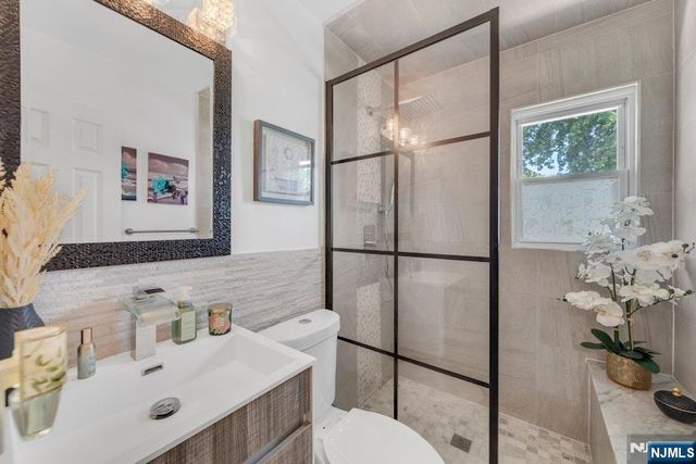 201 Maiden Lane, Bergenfield, NJ 07621