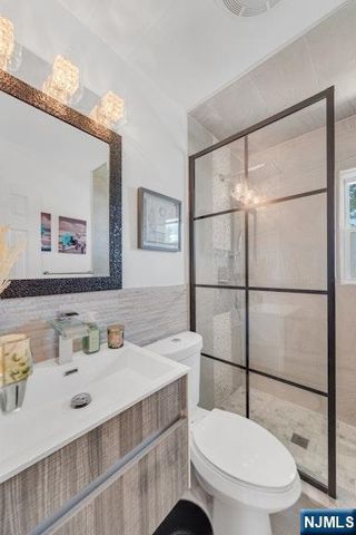 201 Maiden Lane, Bergenfield, NJ 07621