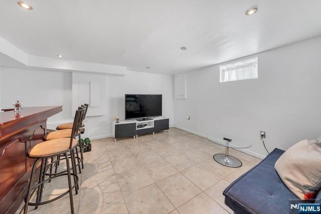201 Maiden Lane, Bergenfield, NJ 07621