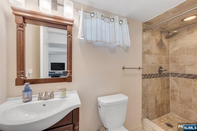 201 Maiden Lane, Bergenfield, NJ 07621