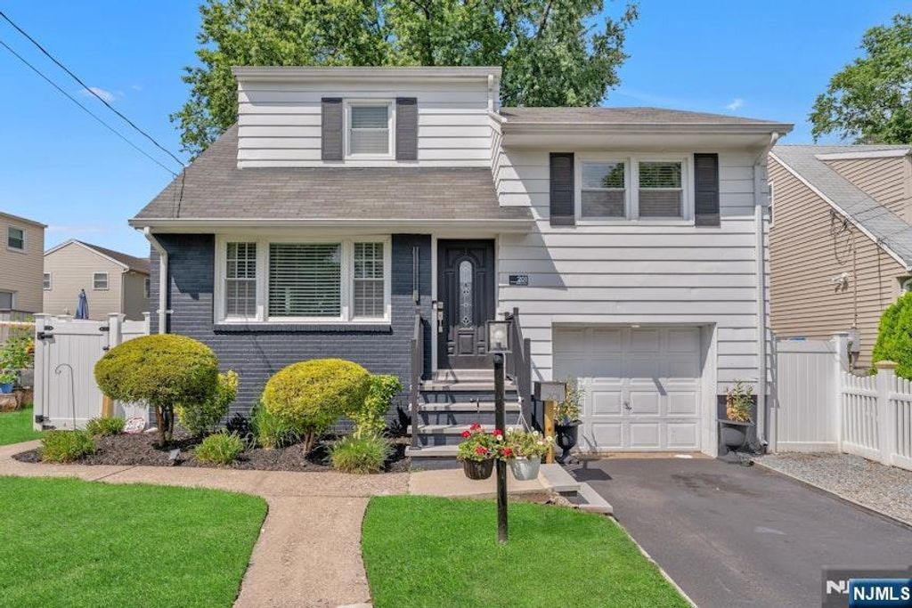 201 Maiden Lane, Bergenfield, NJ 07621