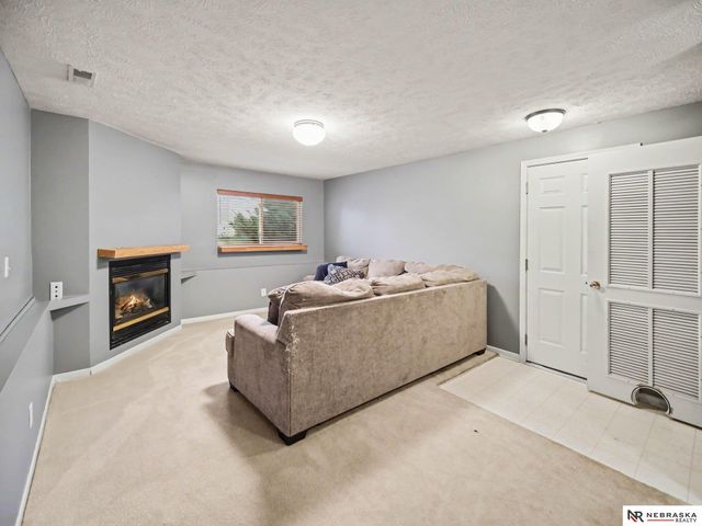 6303 N 131st Street, Omaha, NE 68164