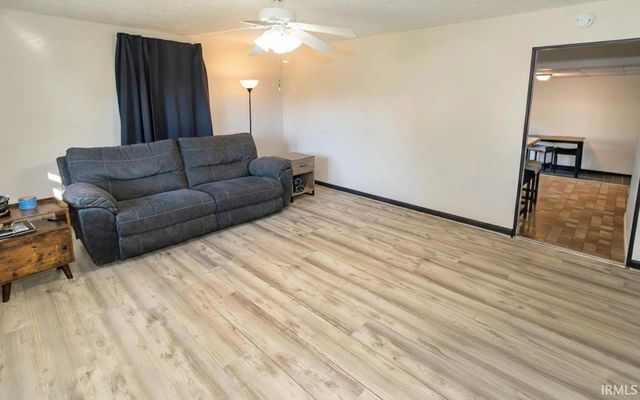 800 Harmon Court, Evansville, IN 47711