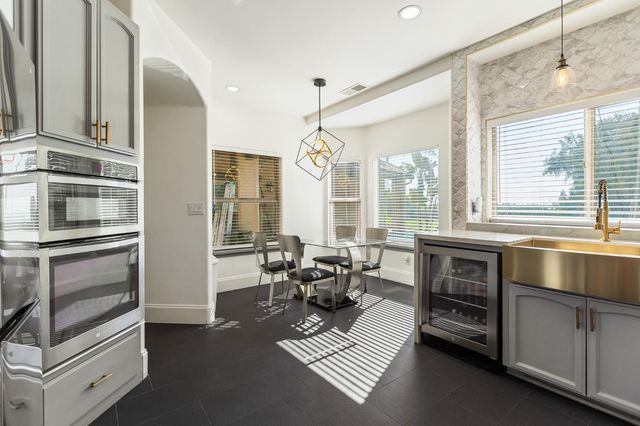 915 S Strathmore Avenue # I, Lindsay, CA 93274